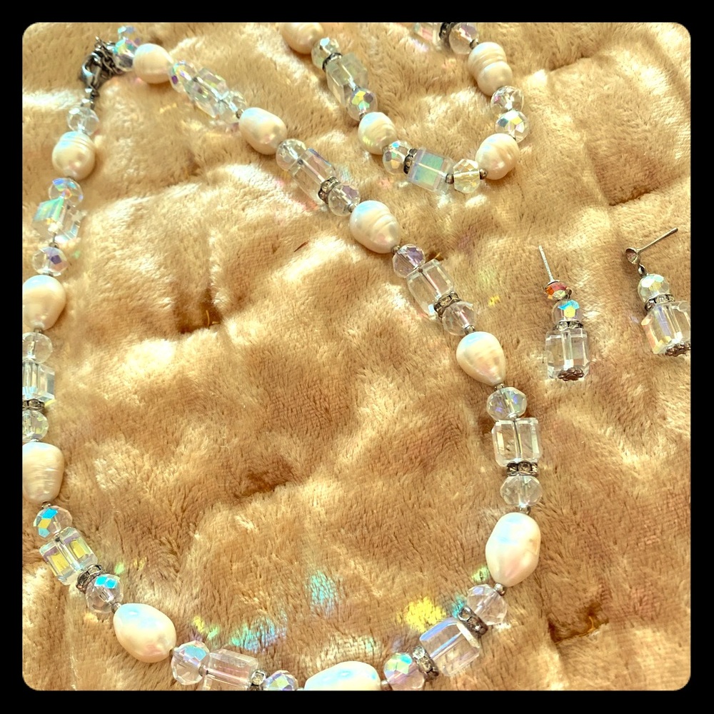 Pearl and crystal Set